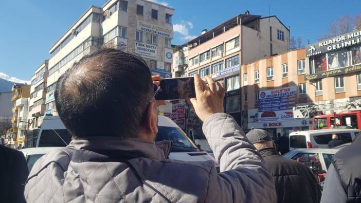 Karabük'te intihar girişimi! Vatandaşlar cep telefonlarıyla yarıştı