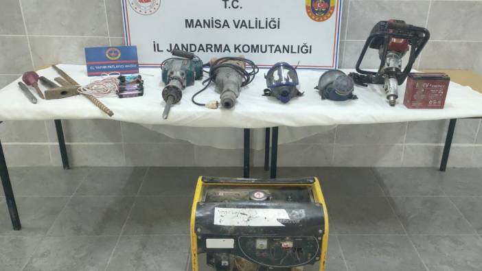 Manisa'nın iki ilçesinde izinsiz kazıya suçüstü