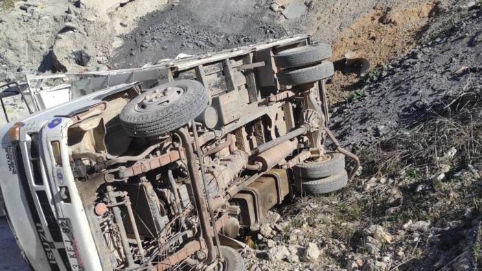 Mersin'de kamyonet şarampole devrildi! 3 kişi yaralandı