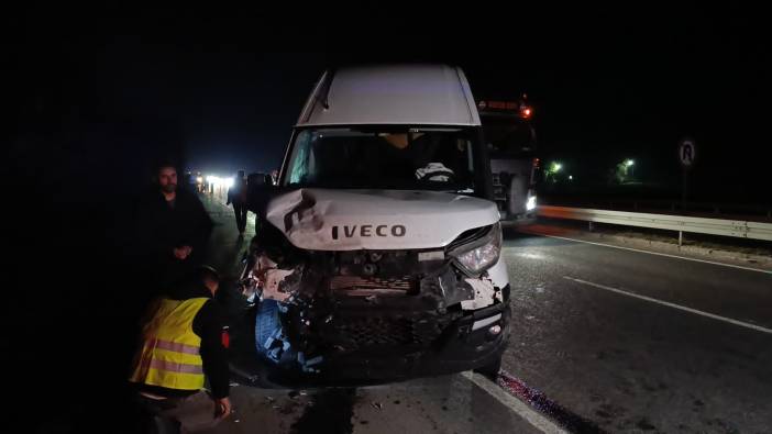 Bursa'da minibüs otomobille çarpıştı: 1 yaralı