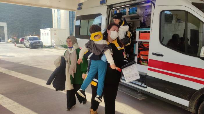 Bursa'da hafif ticari araç ile otomobil çarpıştı: 5 yaralı