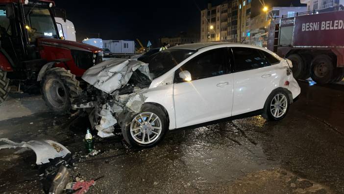 Adıyaman’da kamyonet ile otomobil çarpıştı: 4 yaralı