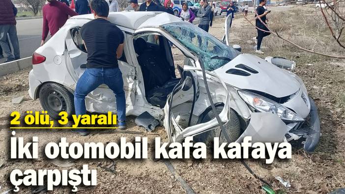 İki otomobil kafa kafaya çarpıştı: 2 ölü, 3 yaralı