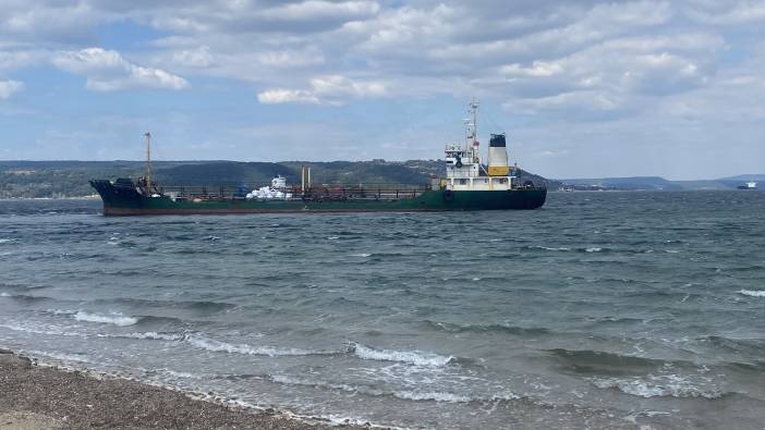 Çanakkale Boğazı'nda atık taşıma tankeri karaya oturdu