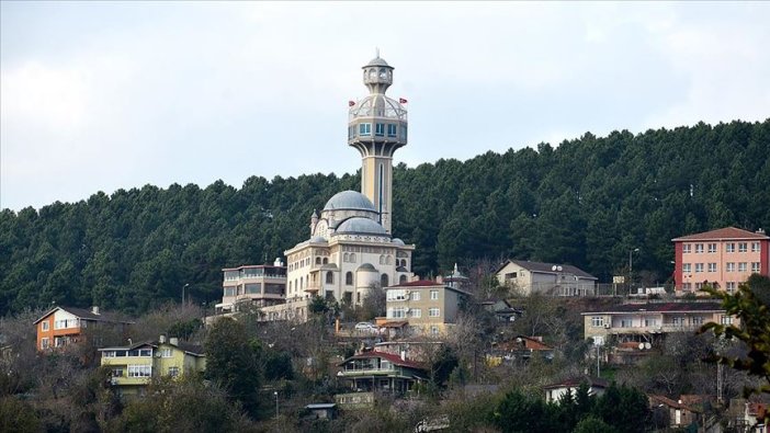 İstanbul manzaralı minareli kütüphane