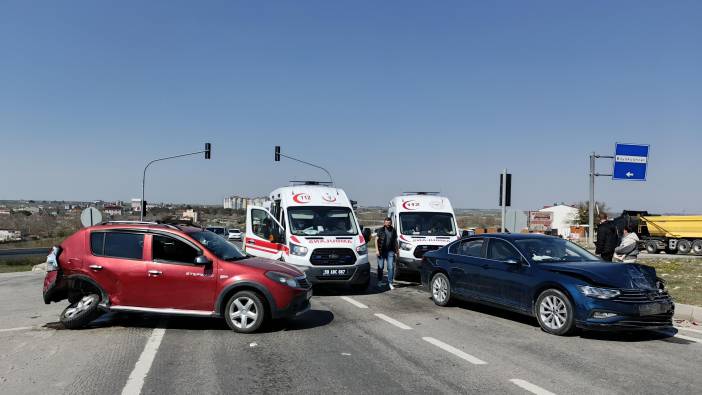 Tekirdağ'da 2 otomobil çarpıştı; 5 yaralı
