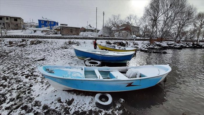Karla kaplanan Çıldır'da kartpostallık görüntüler oluştu