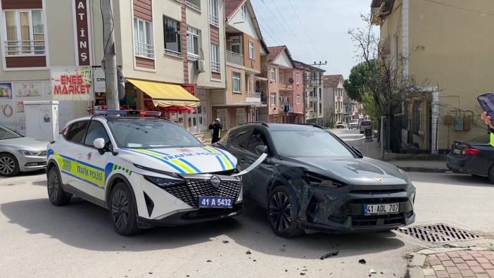 Kocaeli'nde korkutan kaza! Polis otosu ile otomobil çarpıştı
