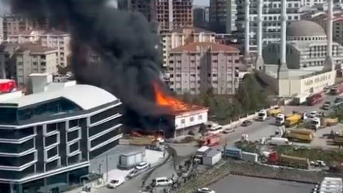 Esenyurt'ta yangın! Kültür evinde alevler yükseldi