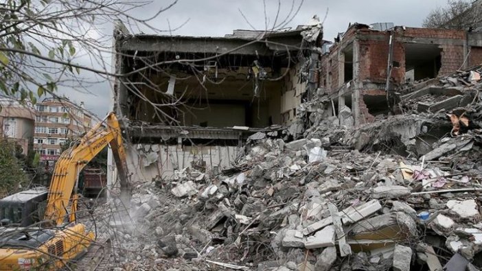 İÜ Diş Hekimliği Fakültesindeki binalar yıkılıyor