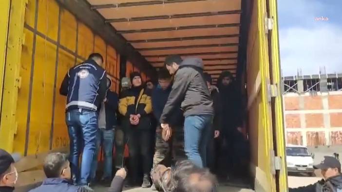 Ekipler TIR'ı durdurdu, arama yapılınca dorsede yakalandılar!