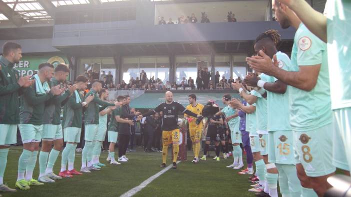 Esenler Erokspor, Süper Lig’e yükselen Kocaelispor’u alkış ve çiçekle karşıladı