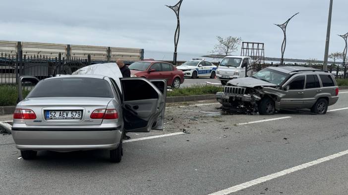Bariyerleri aşan araç karşı şeride geçti: 2 yaralı