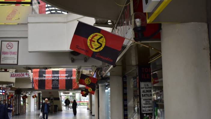 Eskişehir'de maç heyecanı: Kent kırmızı-siyaha büründü