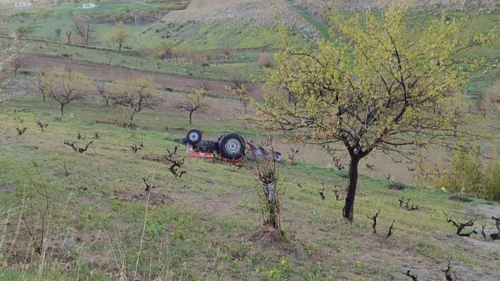 Devrilen traktörün altında kalan sürücü hayatını kaybetti