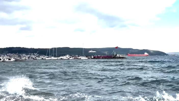 Çanakkale Boğazı'nda şiddetli rüzgar! Feribot seferleri iptal edildi
