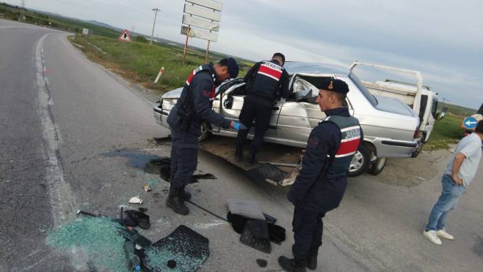 Edirne'de devrilen otomobilin sürücüsü yaralandı
