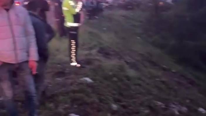 Zonguldak’ta otomobil dereye devrildi: 4 yaralı