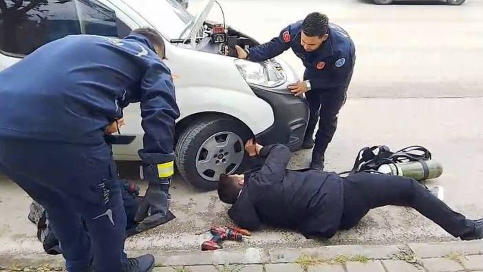Motorunda kedi sesi duyan sürücü itfaiyeden yardım istedi