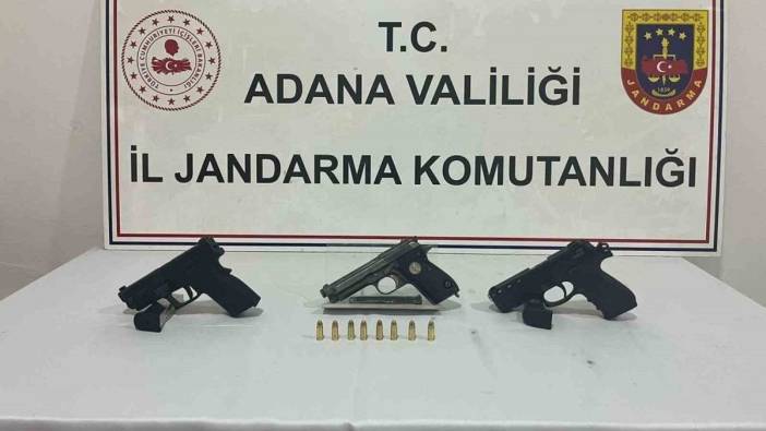 Adana'da 2 şüpheliye ait evlerde 3 ruhsatsız tabanca bulundu
