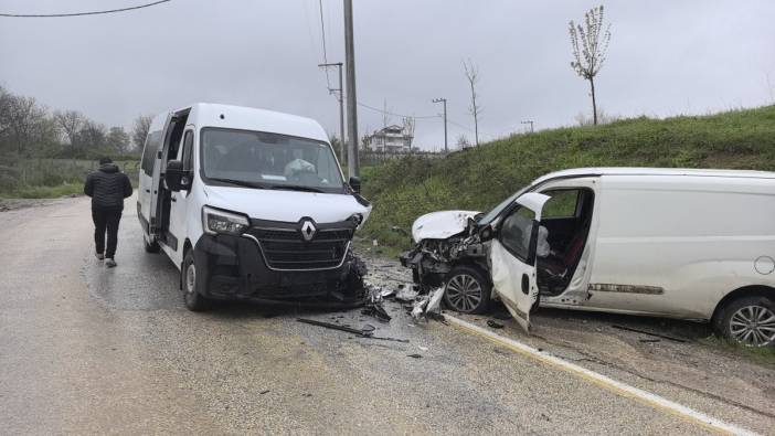 İnegöl'de servis minibüsü kazası: 13 yaralı