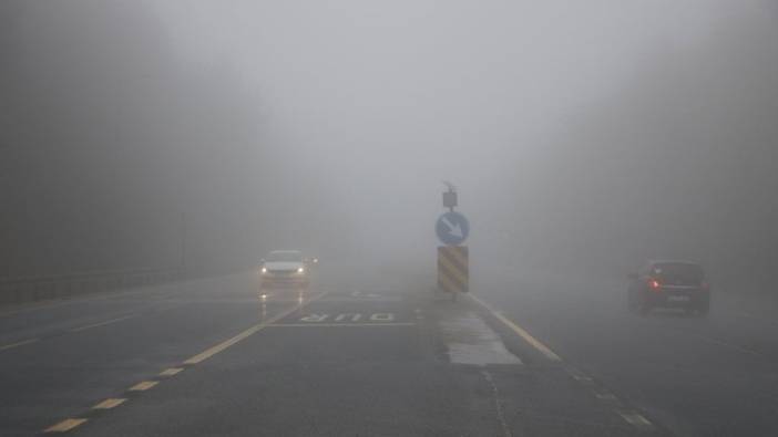 Bolu Dağı'nda yoğun sis, görüş mesafesini 30 metreye düşürdü