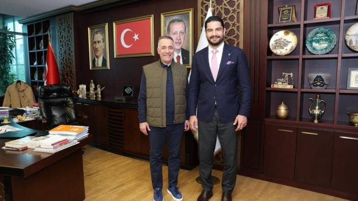 Akgül ve Süper Lig güreşçileri Sultangazi Belediye Başkanı'nı ziyaret etti