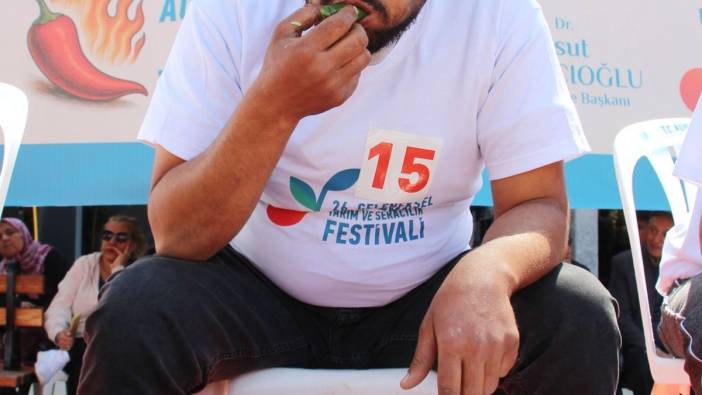 Kumluca'da acı biber yeme yarışması