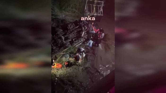 Seydikemer'de kamyon köprüden çaya düştü