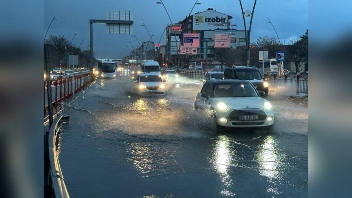 Kayseri'de sağanak yağış 60 evi su bastı