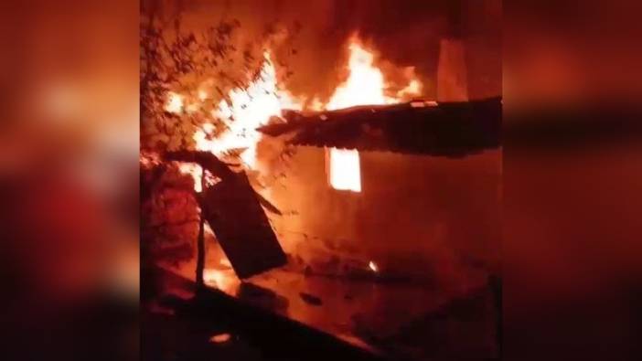 Ovacık'ta iki ev kül oldu