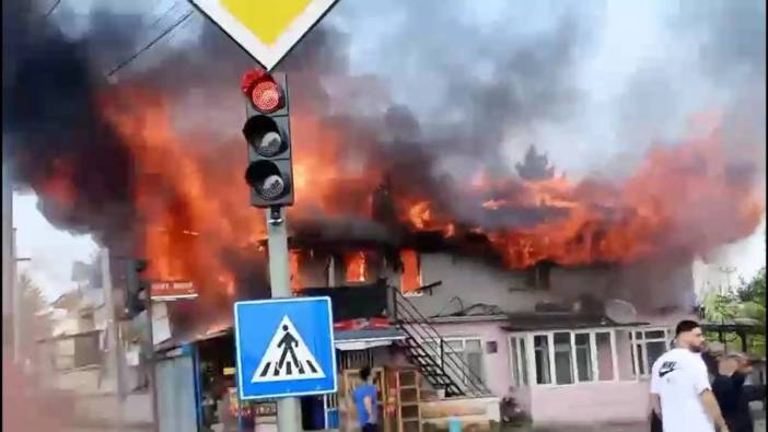 Düzce'de bina yangını: Bakkal ve ev kullanılamaz hale geldi