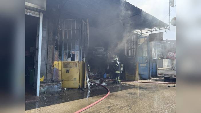 İzmit'te yangın: Oto kilit tamircisi ve araç kullanılamaz hale geldi