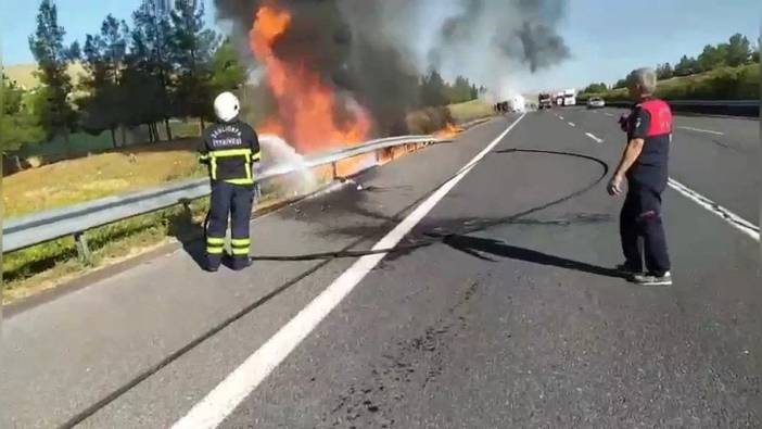 Şanlıurfa'da tanker şarampole devrildi, şoför yaralandı