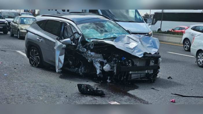 Ankara'da otomobilin durağa dalması: 2 ağır yaralı