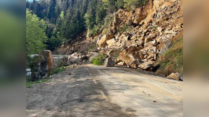 Giresun'da heyelan ulaşımı kesti