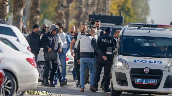 Antalya'da bir bankada silahlı soygun girişimi