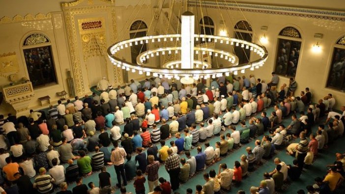 Camilerdeki sabit oturaklar kaldırılacak