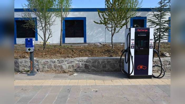 Çankırı Karatekin Üniversitesi'nde 3 Elektrikli Araç Şarj İstasyonu Hizmete Açıldı