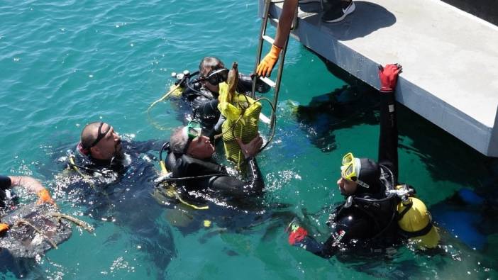 Antalya'da deniz dibi temizliği: 1 ton atık çıkarıldı