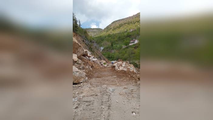 Göksu Travertenleri yolunda heyelan sonrası tek şerit ulaşım