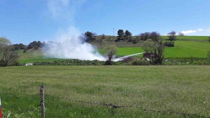 Mudurnu'da köy çöplüğünde yangın
