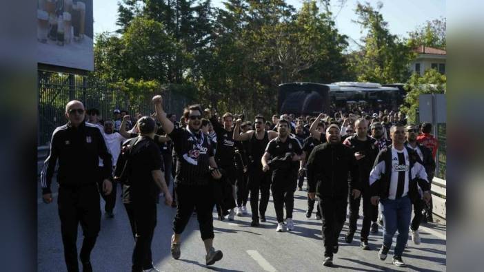 Beşiktaş taraftarları Fenerbahçe derbisinde