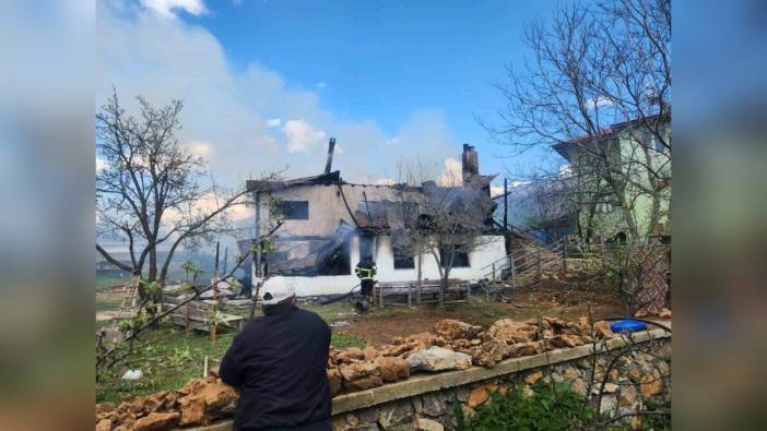 Saimbeyli'nde ev yangını: Kullanılamaz hale geldi