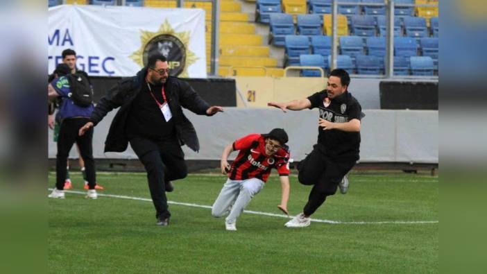 Gençlerbirliği Play-off'a yükseldi, taraftarlar sahaya indi