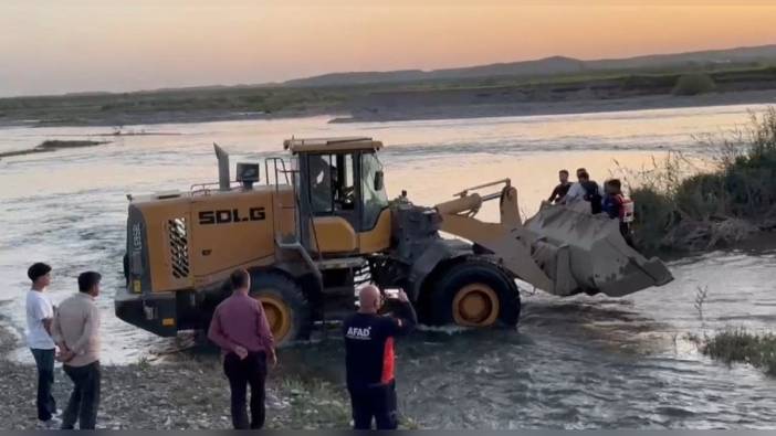 Batman Çayı'nda Piknikçiler Adada Mahsur Kaldı