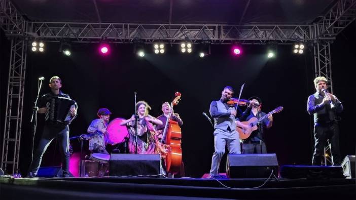 Barcelona Gipsy Balkan Orchestra, Hatay'da Hıdırellez Şenlikleri'nde Konser Verdi
