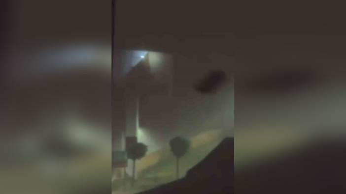 Derecik'te Şiddetli Fırtına: Çatılar Uçtu, Hastane Tabelası Hasar Gördü