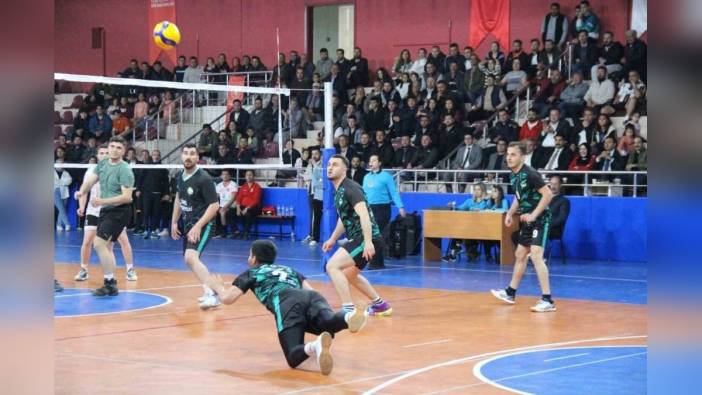 Çal Kaymakamlığı Voleybol Turnuvası'nda Şampiyon Çivril Kaymakamlığı