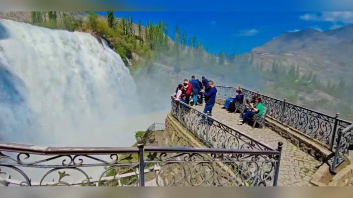 Tortum Şelalesi, Eriyen Karlarla Coştu